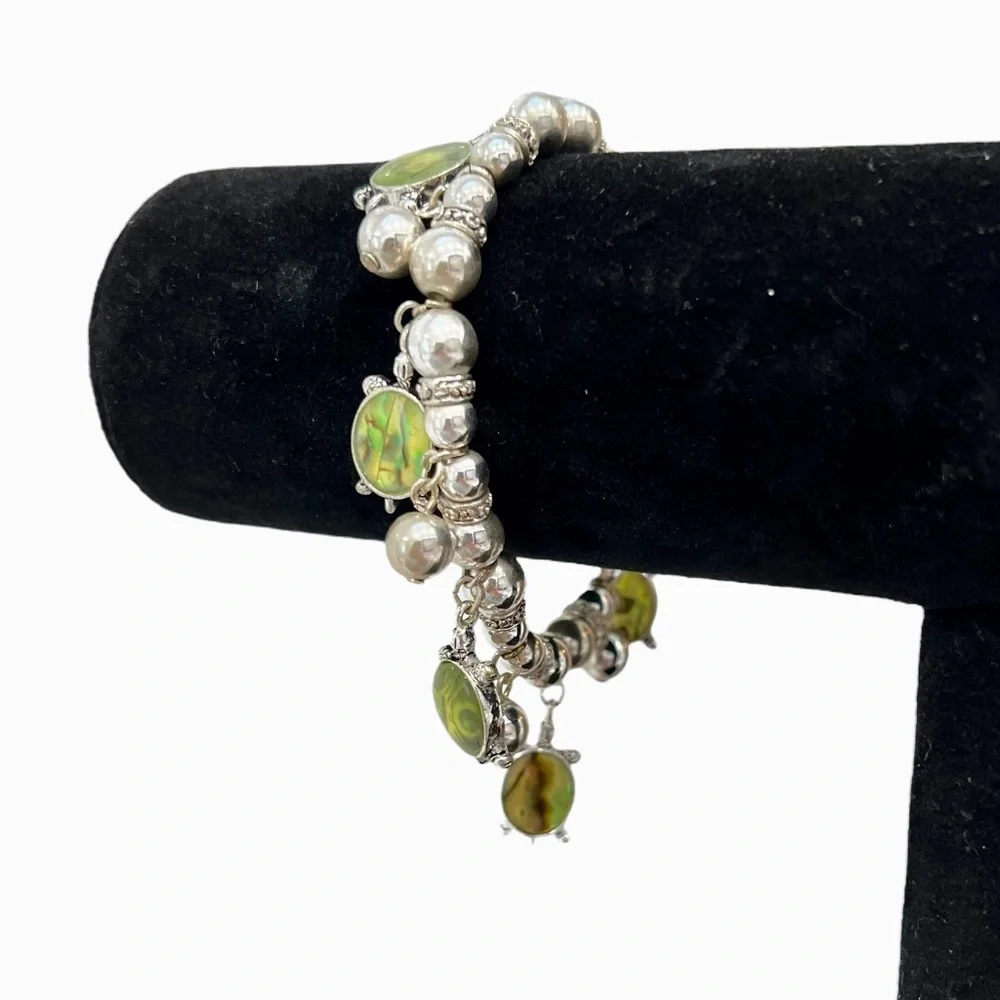 VINTAGE SILVER TONE BEADS & GREEN TURTLE CHARM STRETCH BRACELET